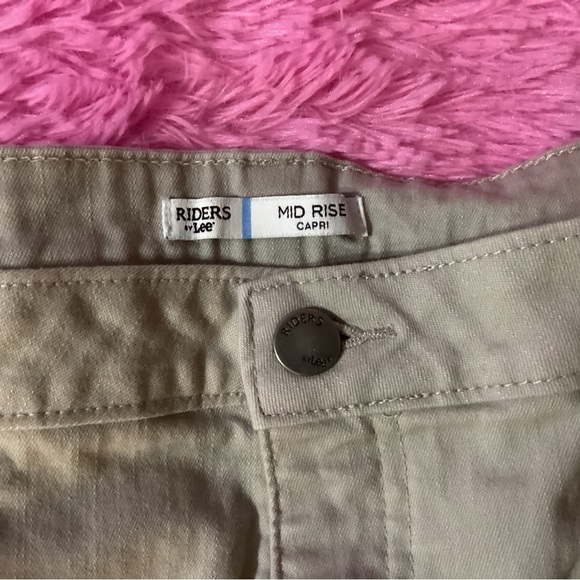 RIDERS BY LEE SIZE 18M TAN CAPRI JEANS GENTLY WORN - Picture 2 of 3